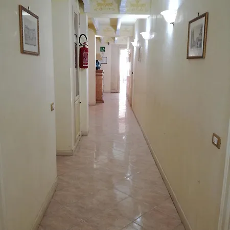 Hotel Centrale Bagheria ホテル 3*